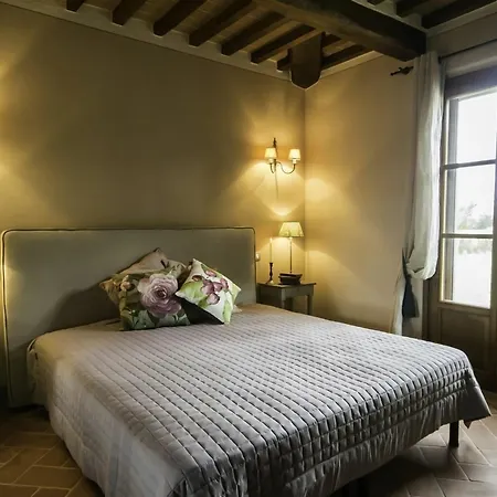 Isa * Cortona
